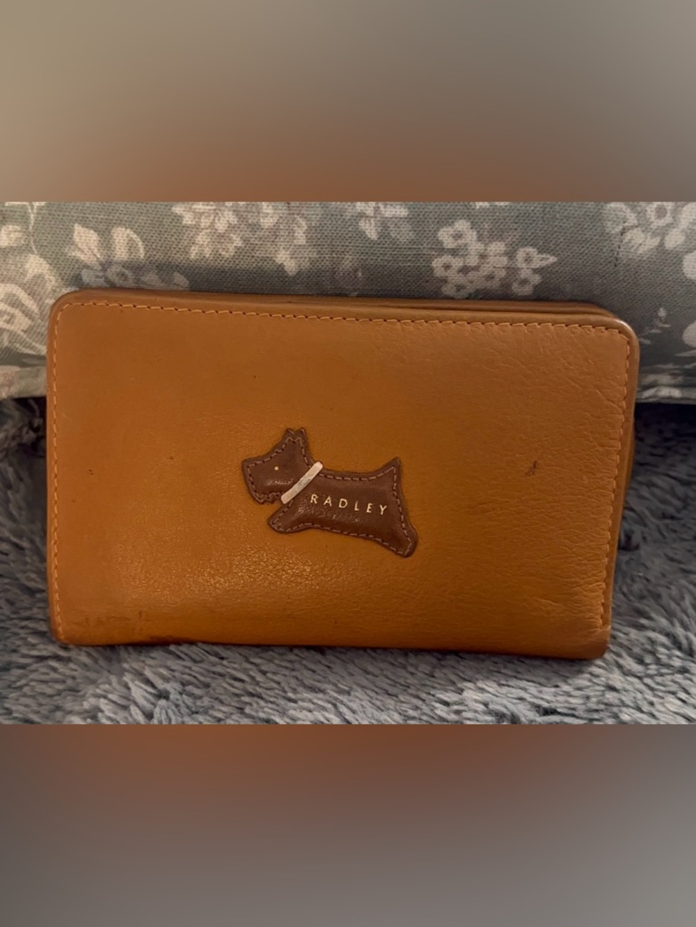 RADLEY LONDON Tan Leather Zip Wallet with Dog Appliqué